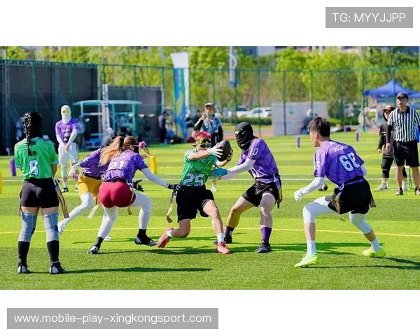 橄榄球强突达阵点燃全场