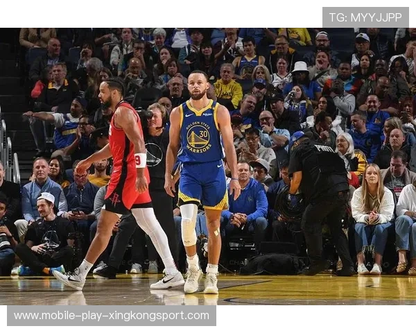 库里三分开火，勇士在外线完成反扑